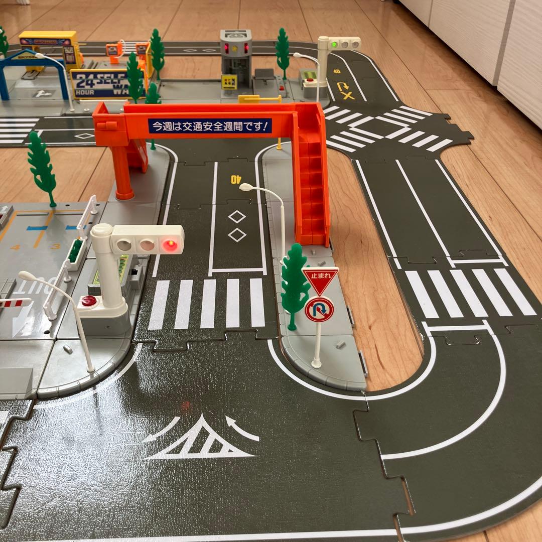 トミカタウン 洗車場 交番 駐車場 信号機×2 歩道橋 つながる道路