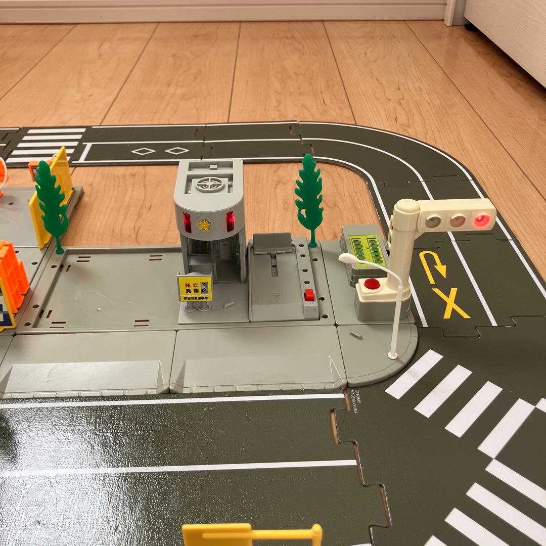 トミカタウン 洗車場 交番 駐車場 信号機×2 歩道橋 つながる道路