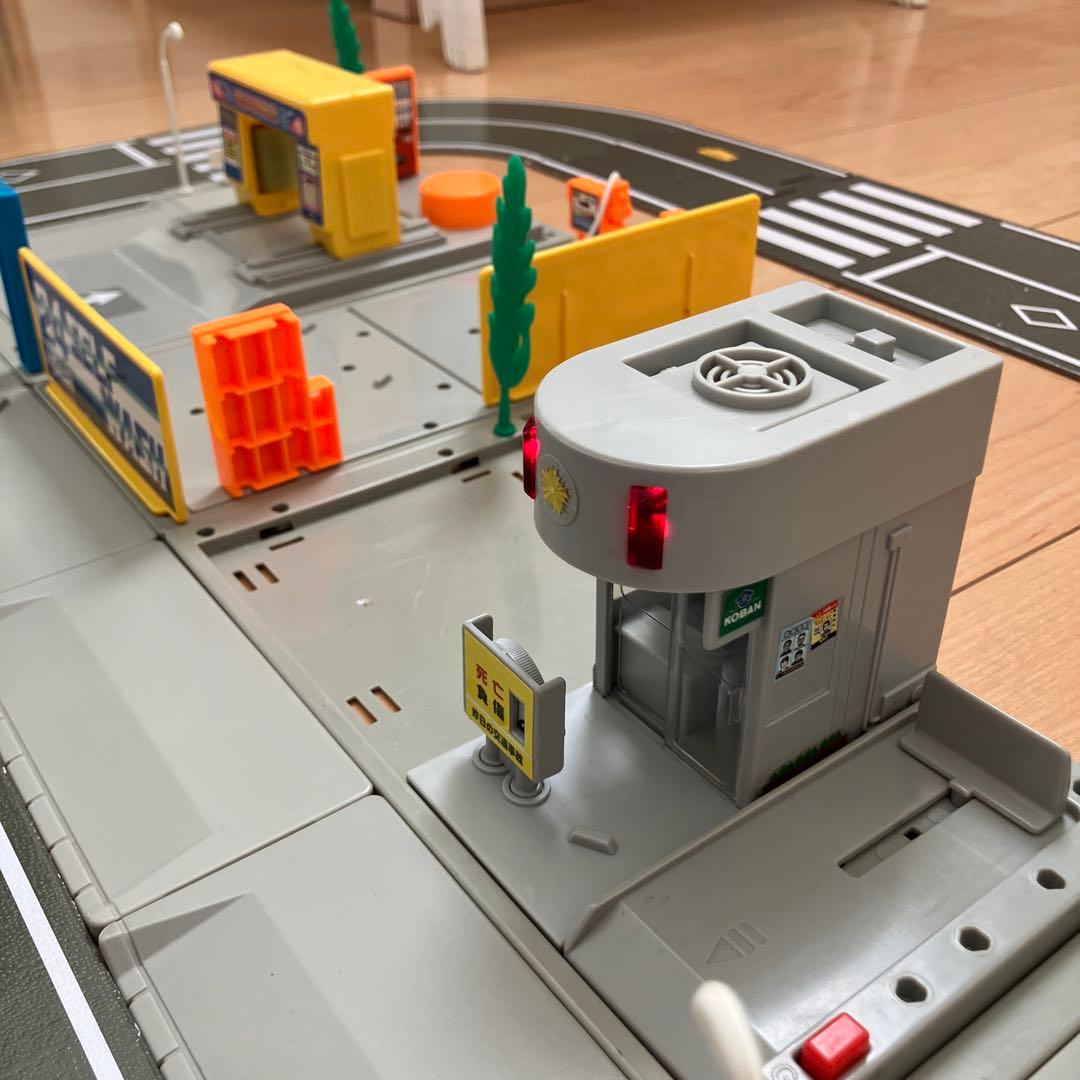 トミカタウン 洗車場 交番 駐車場 信号機×2 歩道橋 つながる道路