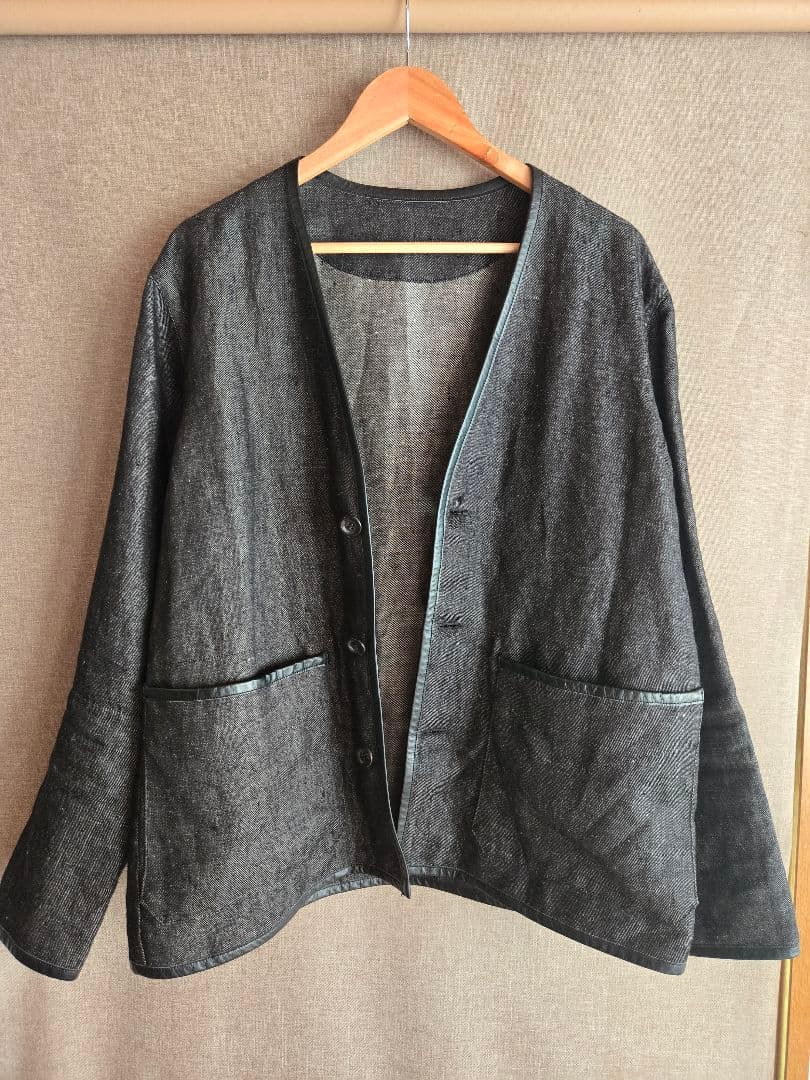 la favola リネンレザー ノーカラー パイピングブルゾン カーディガン
