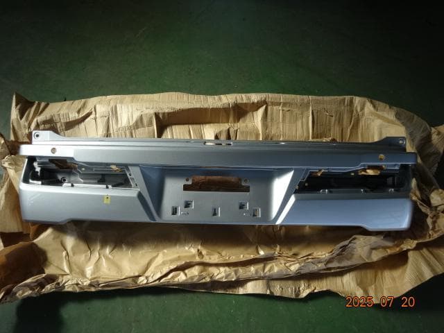 シルバー バンパーカバー