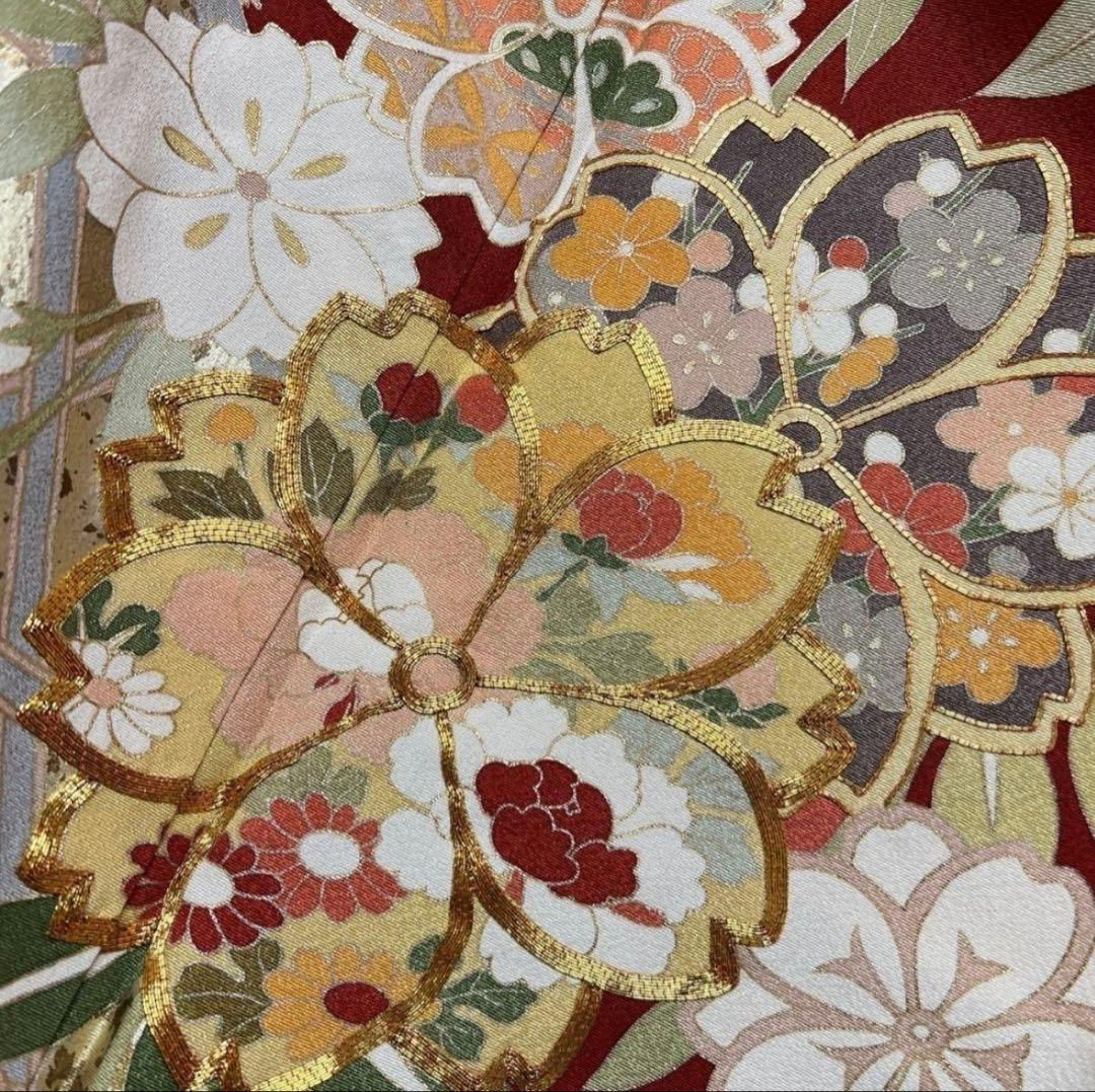 振袖　お着物　(赤ベース) 金駒刺繍　金彩　枝垂れ桜　桜花模様晴れの日　成人式