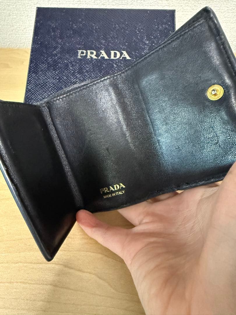 か*な様 PRADA 三つ折り財布 ブラック　レター型 ヴィッテロムーブ