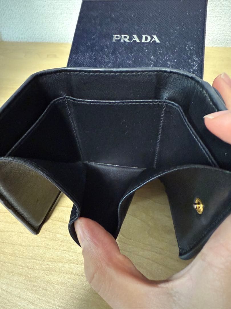 か*な様 PRADA 三つ折り財布 ブラック　レター型 ヴィッテロムーブ