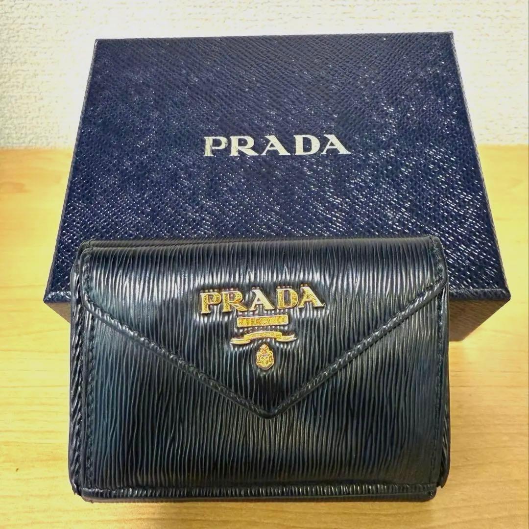 か*な様 PRADA 三つ折り財布 ブラック　レター型 ヴィッテロムーブ
