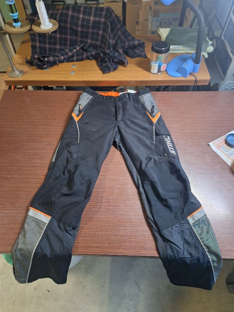 ★チェーンソー防護ズボン④ STIHL 作業用パンツ 黒×グレー×オレンジ