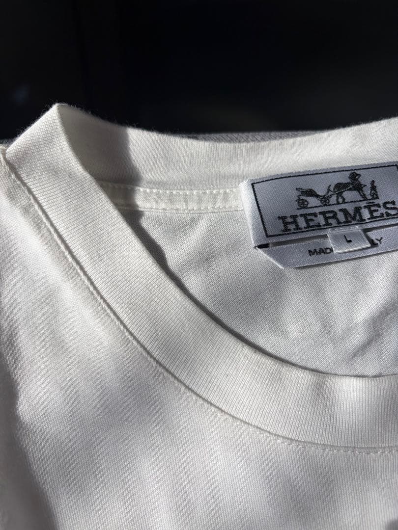 【メンズ】エルメス ホワイト シュヴォーアシンメトリー3D Tシャツ