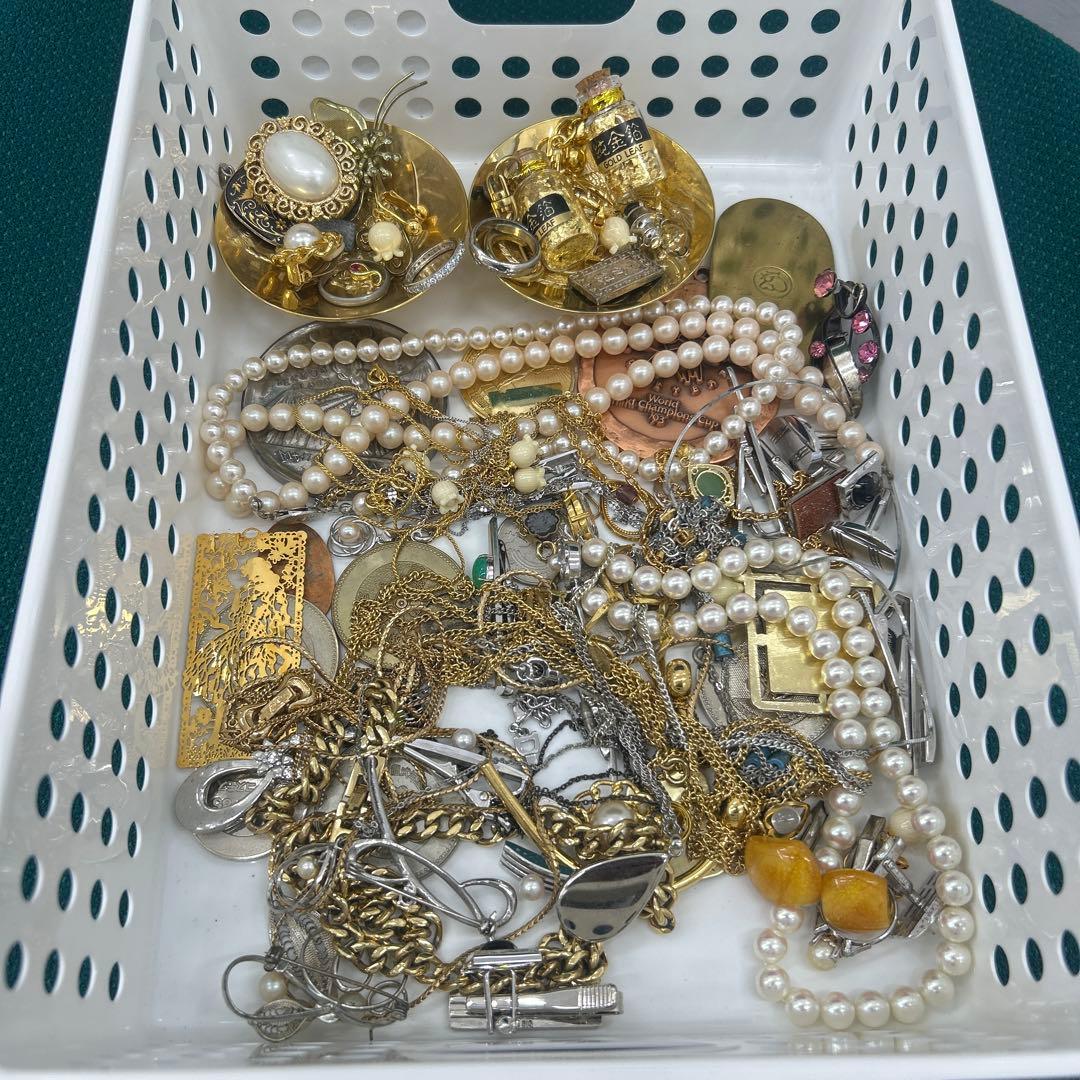 アクセサリー、メダルなど