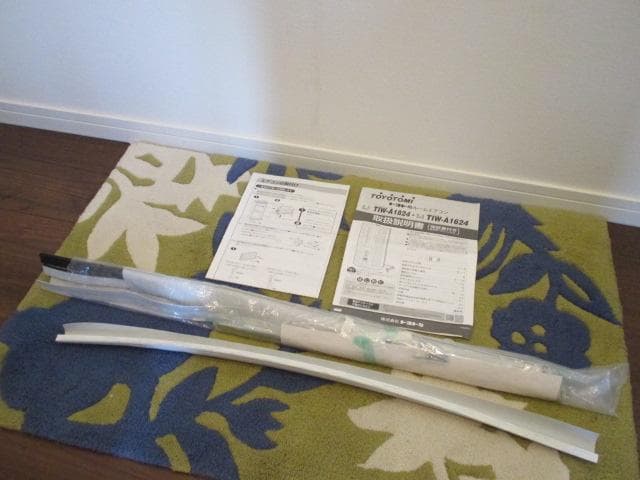 美品　トヨトミ　窓用エアコン　低騒音モデル　TIW-A1624 　2024年製