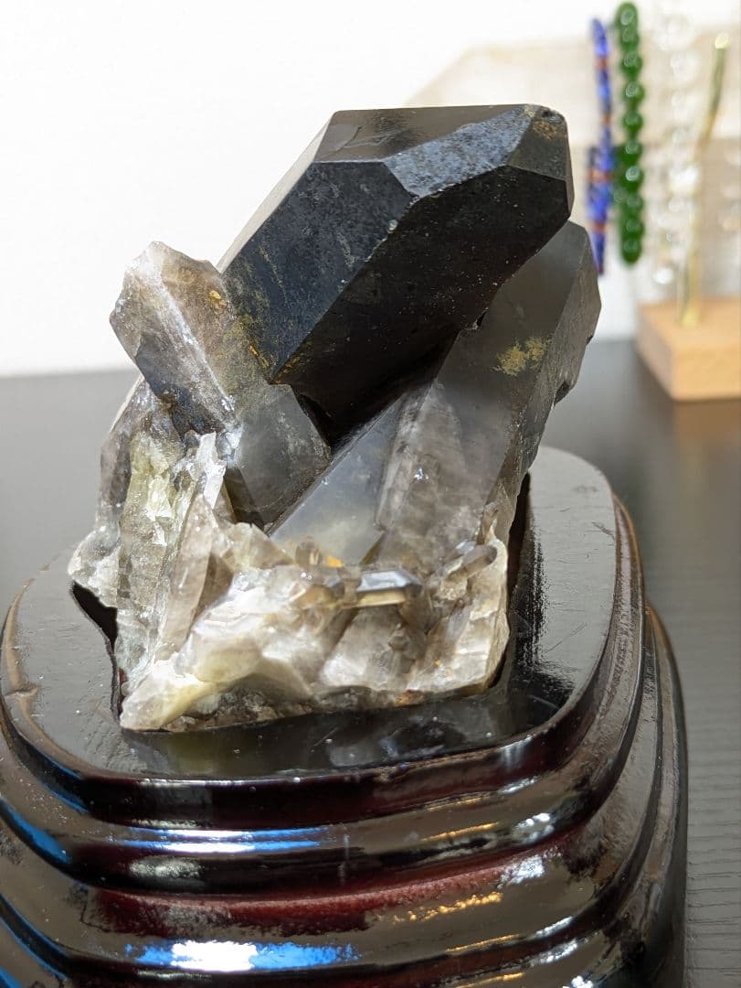 新年セール✨高品質✨ モリオンクラスター 木製台座付き