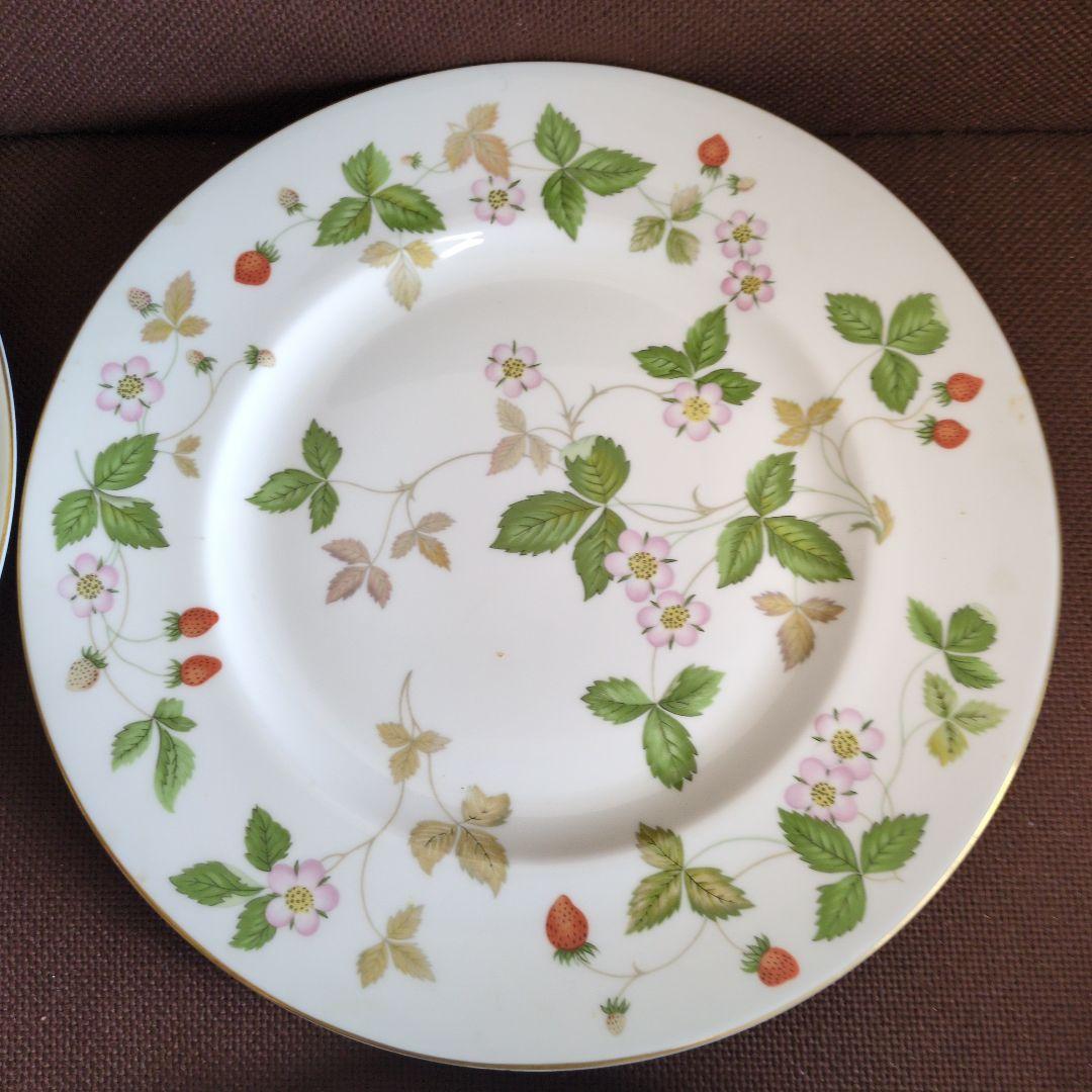 ウェッジウッドいちごと花の模様 陶磁器皿 4枚セット