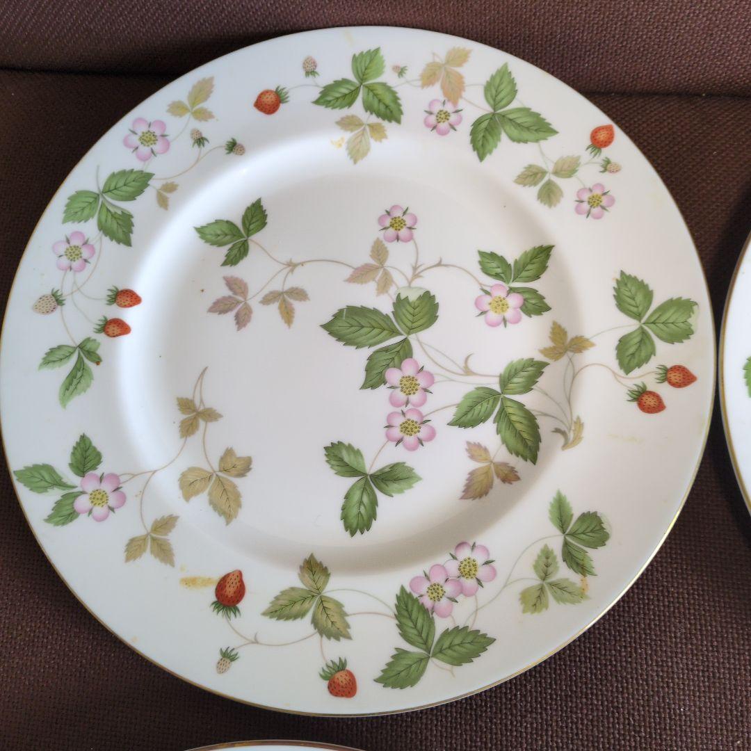 ウェッジウッドいちごと花の模様 陶磁器皿 4枚セット