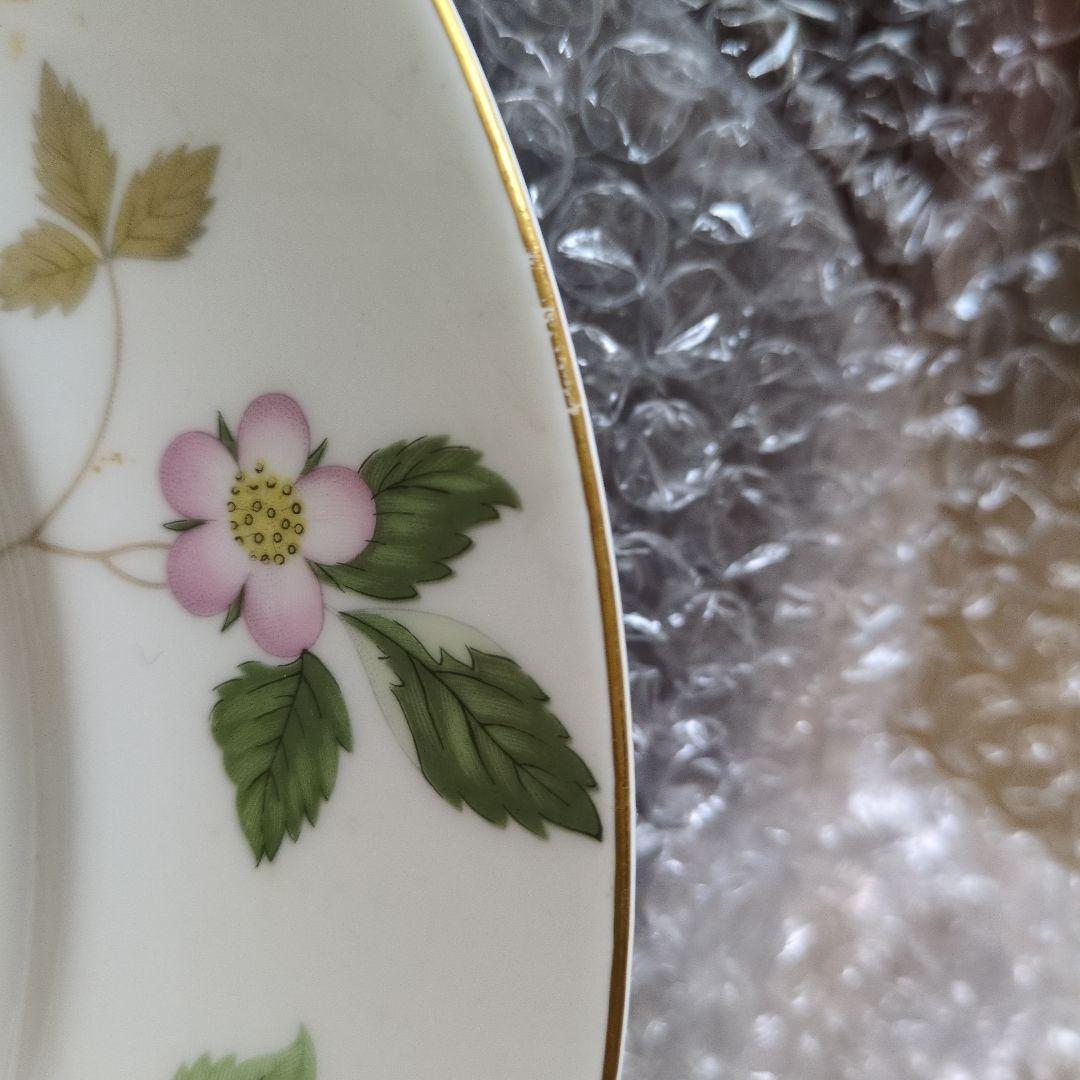 ウェッジウッドいちごと花の模様 陶磁器皿 4枚セット