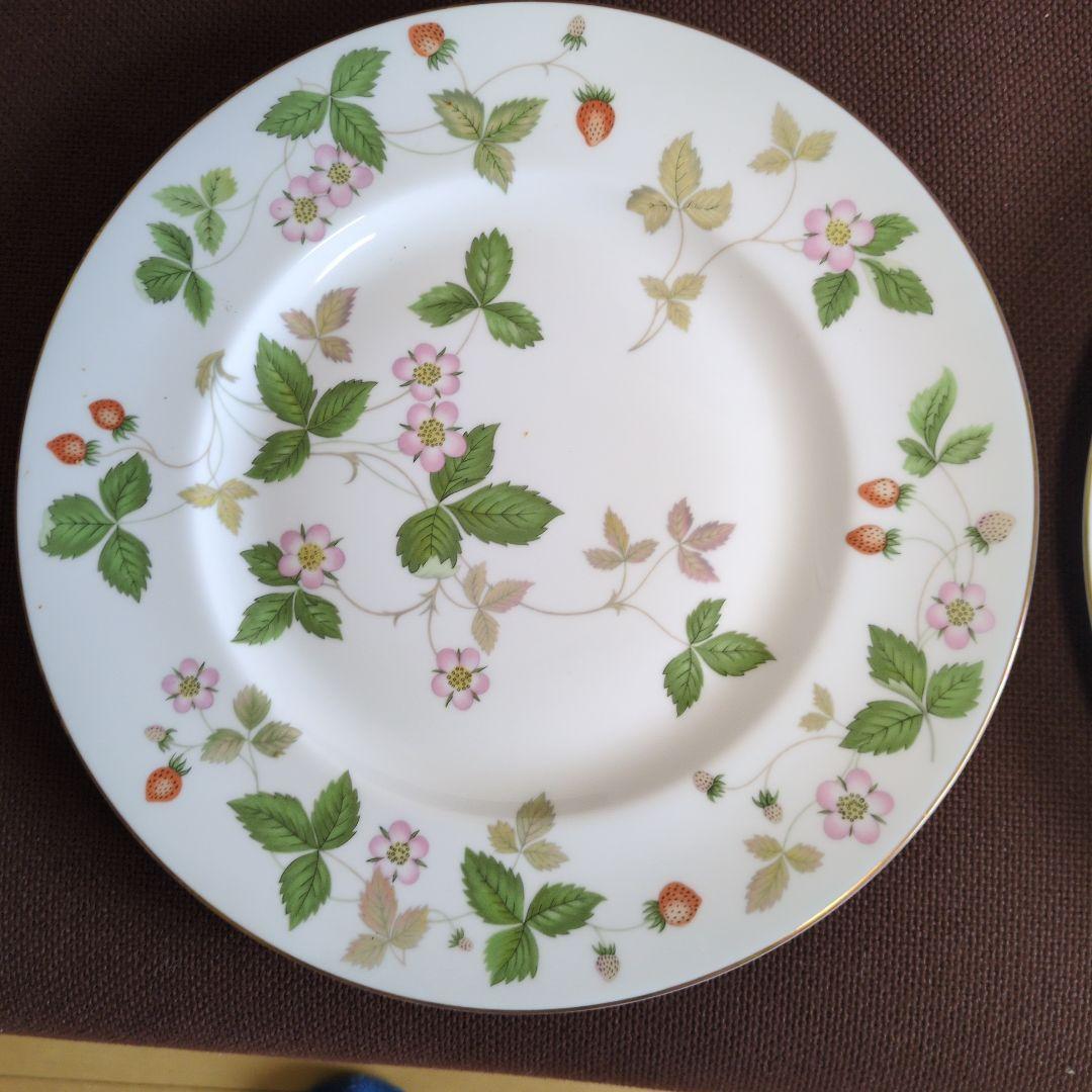 ウェッジウッドいちごと花の模様 陶磁器皿 4枚セット