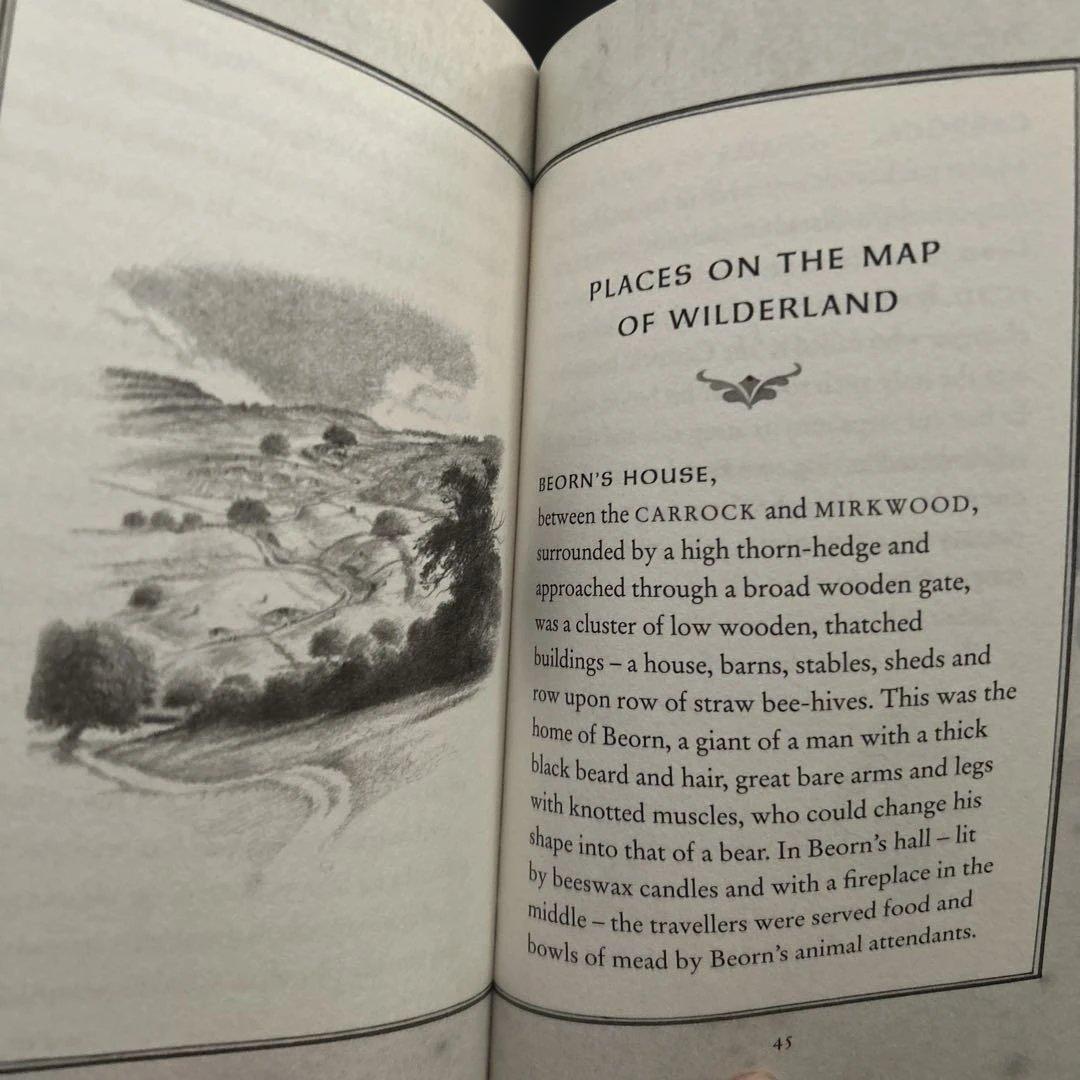 トールキンの『ホビットの冒険』の詳細な地図と解説付きブックレット。