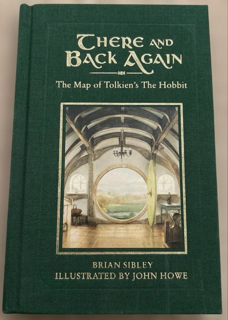 トールキンの『ホビットの冒険』の詳細な地図と解説付きブックレット。