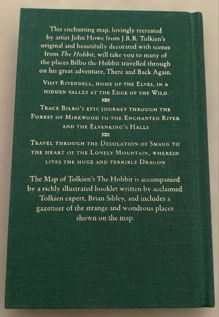 トールキンの『ホビットの冒険』の詳細な地図と解説付きブックレット。