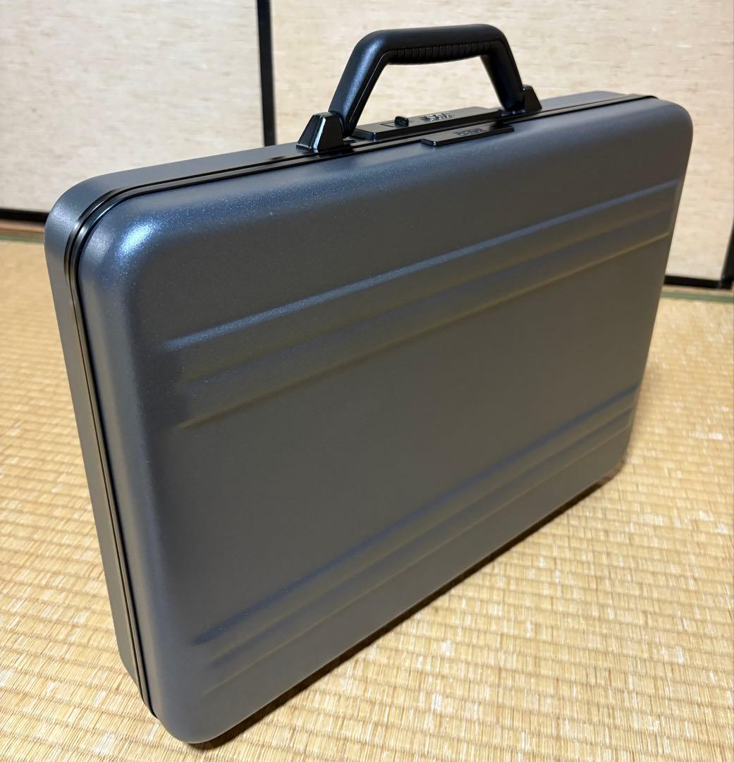 ゼロハリバートン アタッシュケース　ガンメタ　美品　送料込み