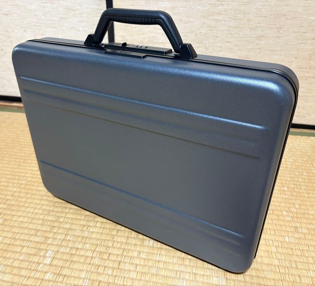 ゼロハリバートン アタッシュケース　ガンメタ　美品　送料込み