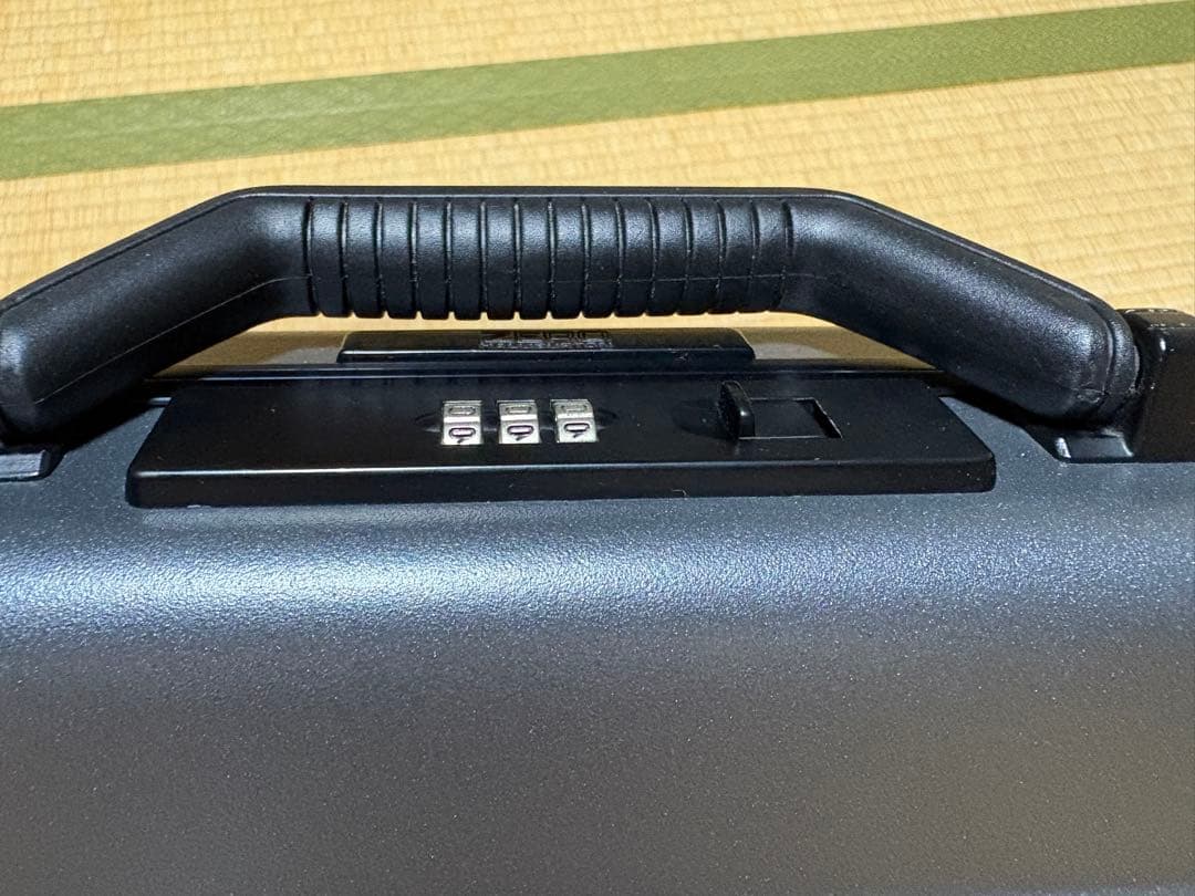 ゼロハリバートン アタッシュケース　ガンメタ　美品　送料込み