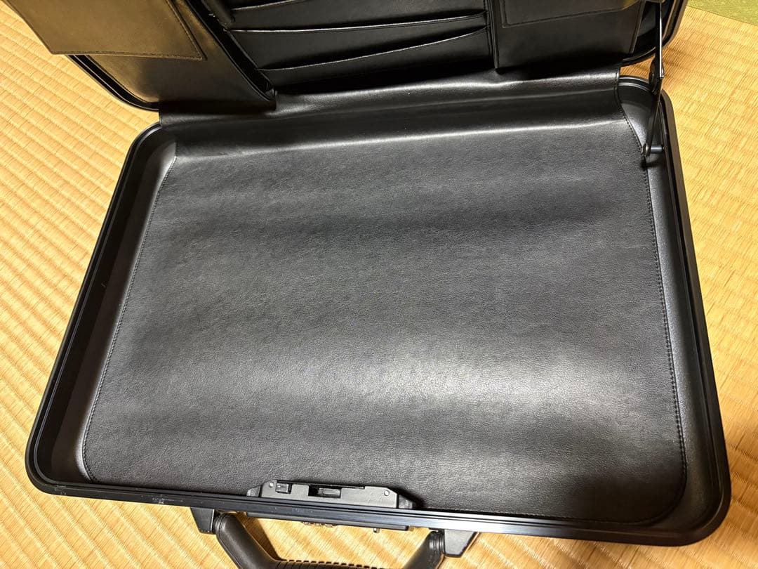 ゼロハリバートン アタッシュケース　ガンメタ　美品　送料込み