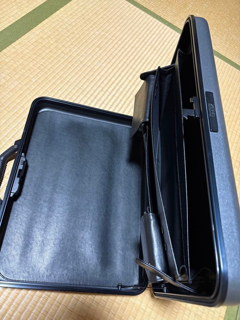 ゼロハリバートン アタッシュケース　ガンメタ　美品　送料込み