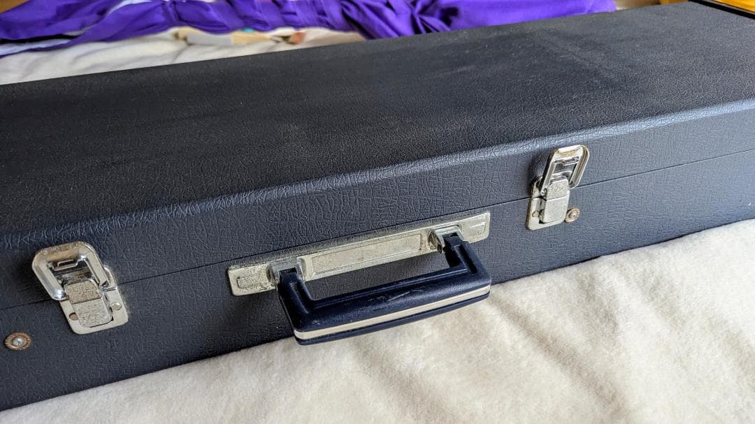 高品質の三味線と付属品