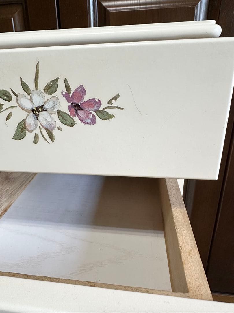 Kiyoka アンティーク　オフホワイト花柄キャビネット　チェスト