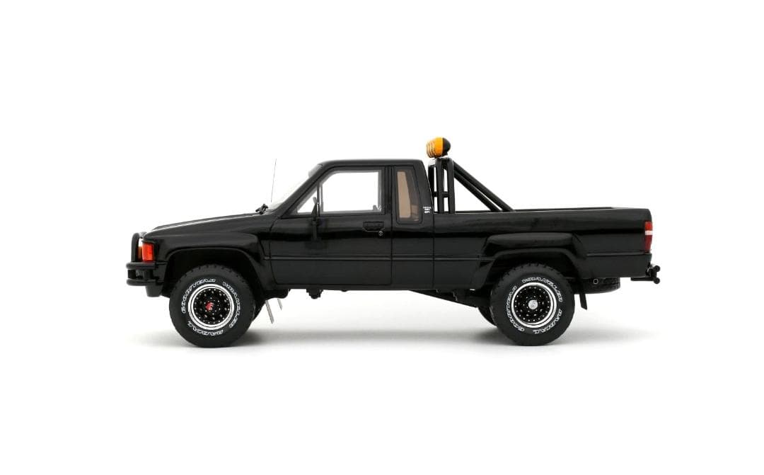 Shindy37101/18 トヨタ ハイラックス SR5 ブラック