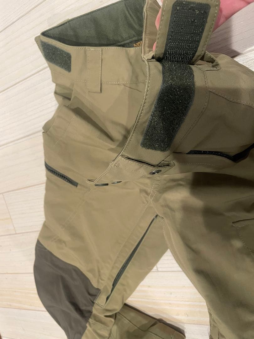 バートン（BURTON）キッズ　スキー・スノボウェア上下セット Sサイズ　120