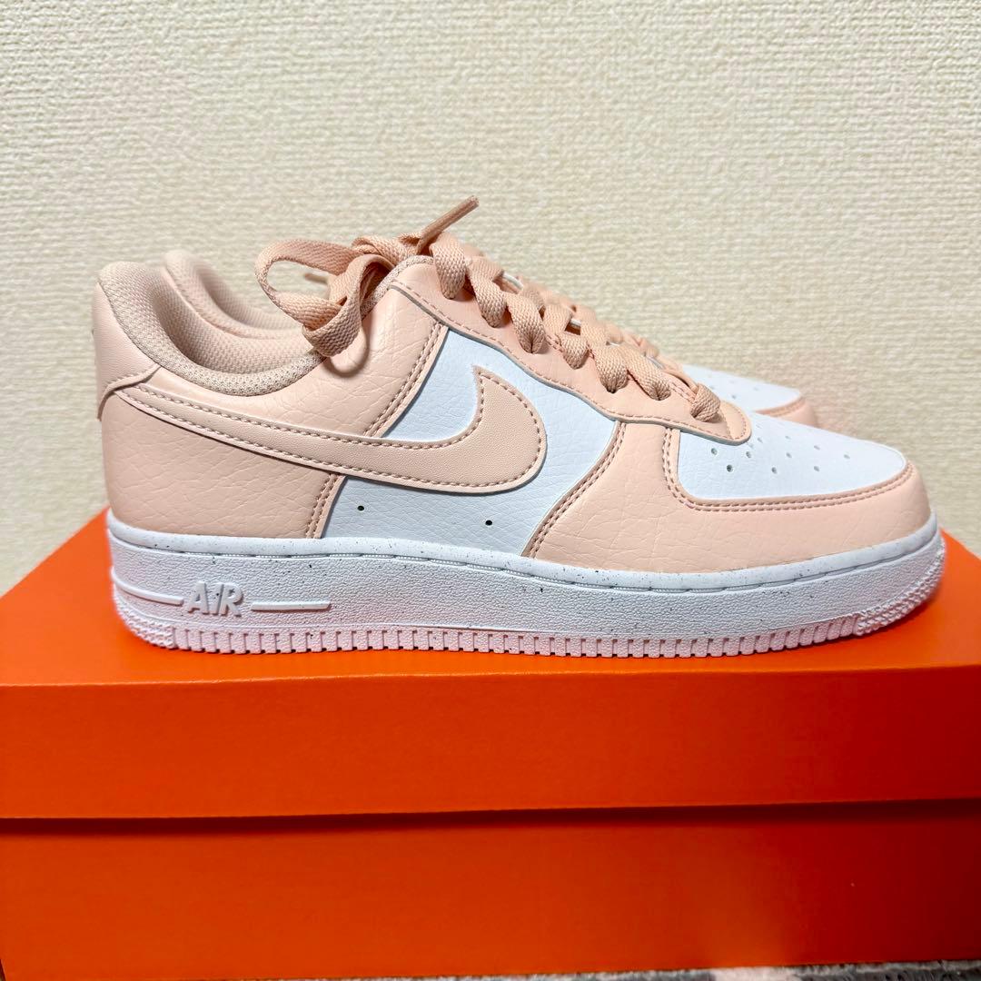 もんちゃん【新品】ナイキ スニーカー エアフォース1 DV3808-111