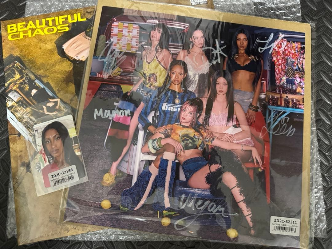 KATSEYE レコード 直筆サイン入りジャケ写 + ララ トレカ付き