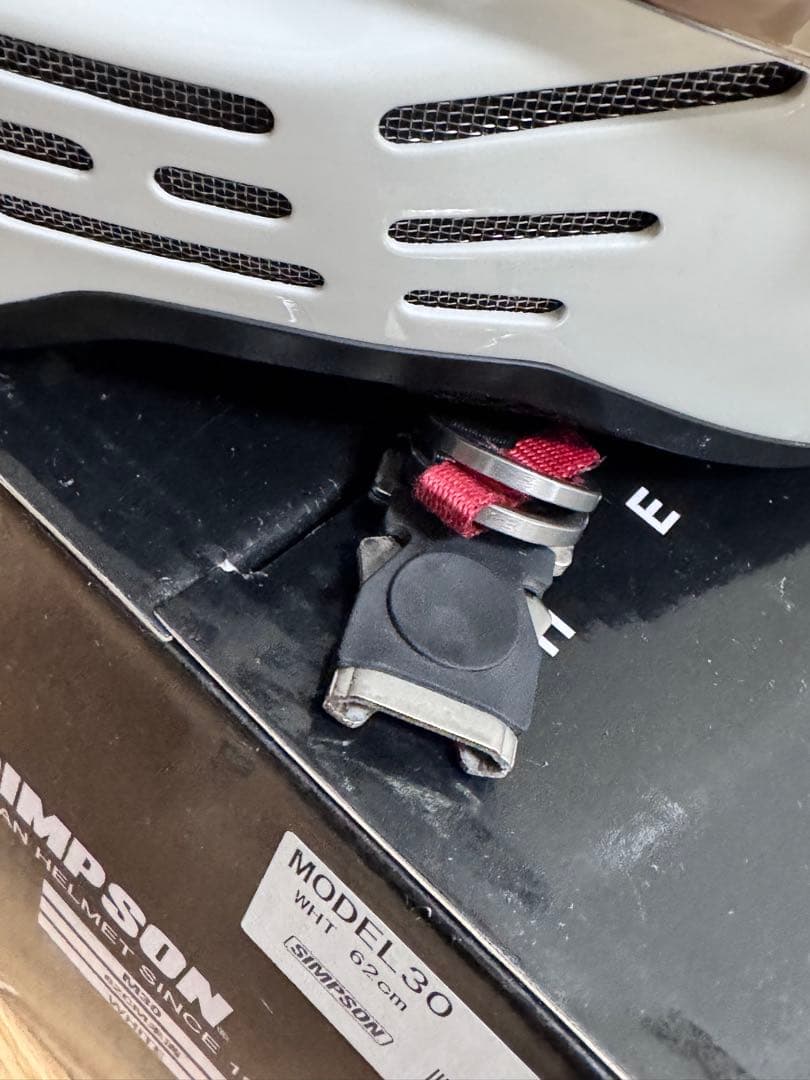 SIMPSON シンプソン M30 62センチ ホワイト　シールド付