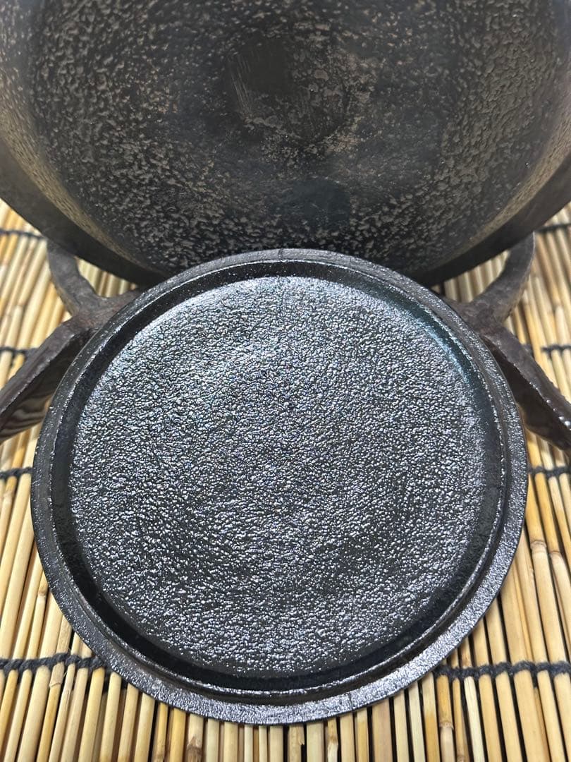 未使用品　南部伝統工芸士 及川寛治作真作保証　九重形１５型アラレ　南部鉄瓶　鉄瓶