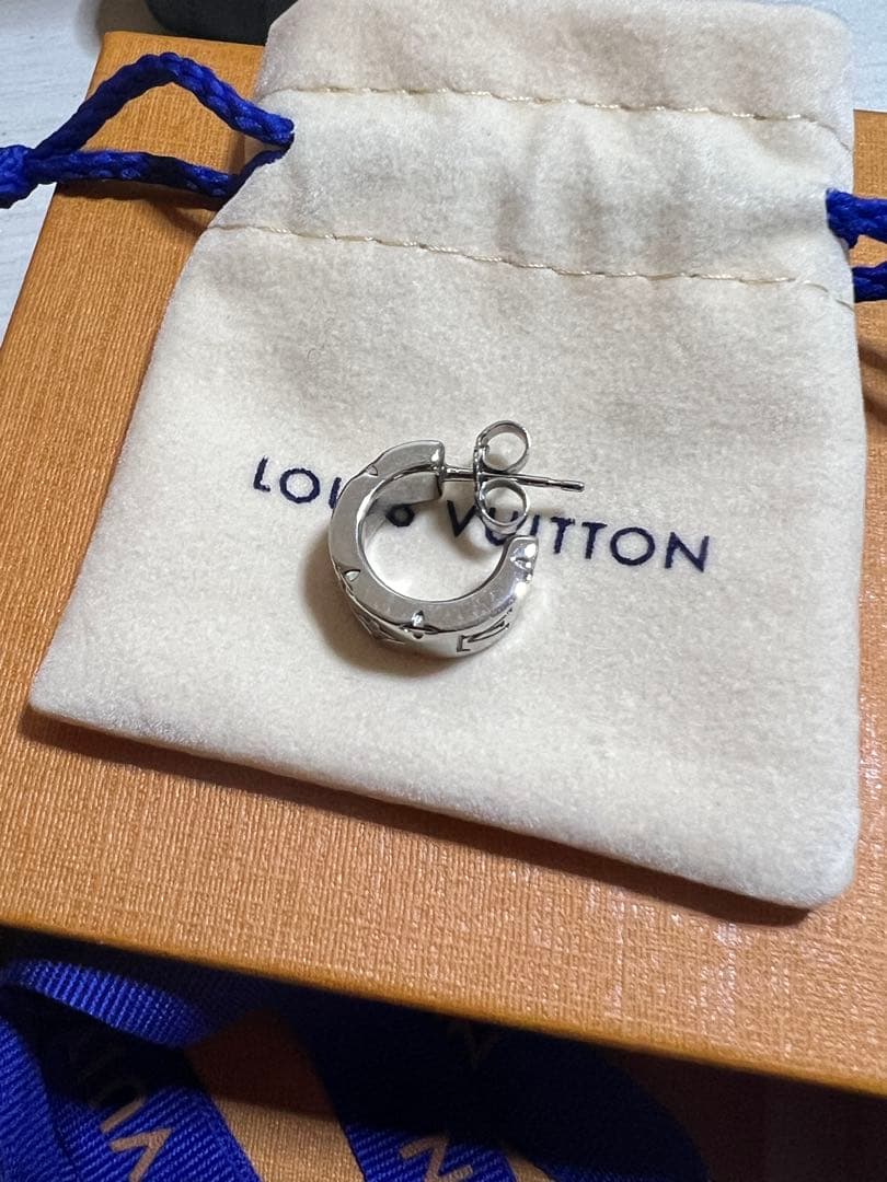 と*る様 LOUIS VUITTON ピアス LVモザイク モノグラム 片耳
