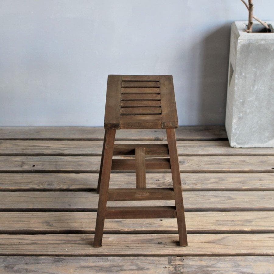 お値引き品　木製 椅子 スツール 無垢材　ガーデンチェア