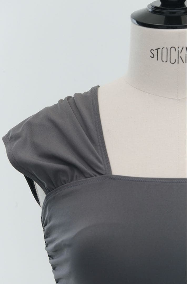 新品⭐︎yoriペプラムフレアスイムウェアセット【2025SP】チャコール36