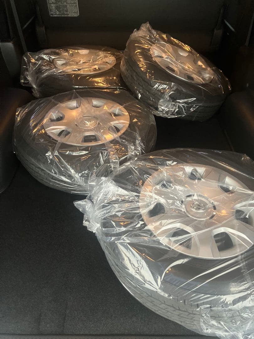 新車2025年製ハイエース純正ホイール/タイヤ/ナット/ホイールカバー4点セット