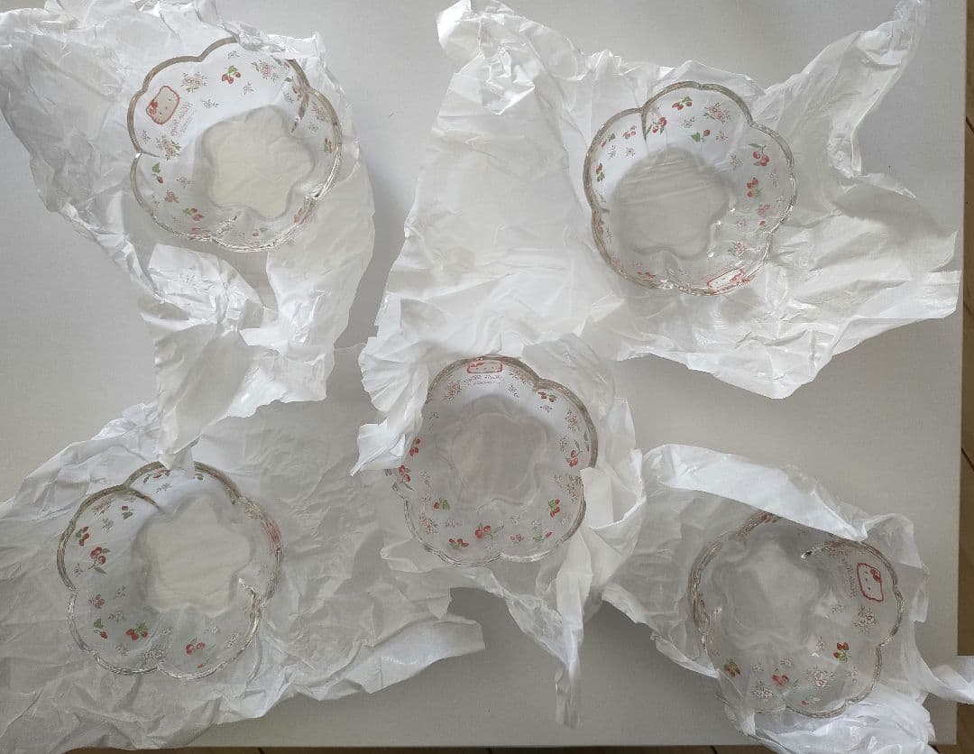 ハローキティガラス食器　フラワーアンドフルーツシリーズ