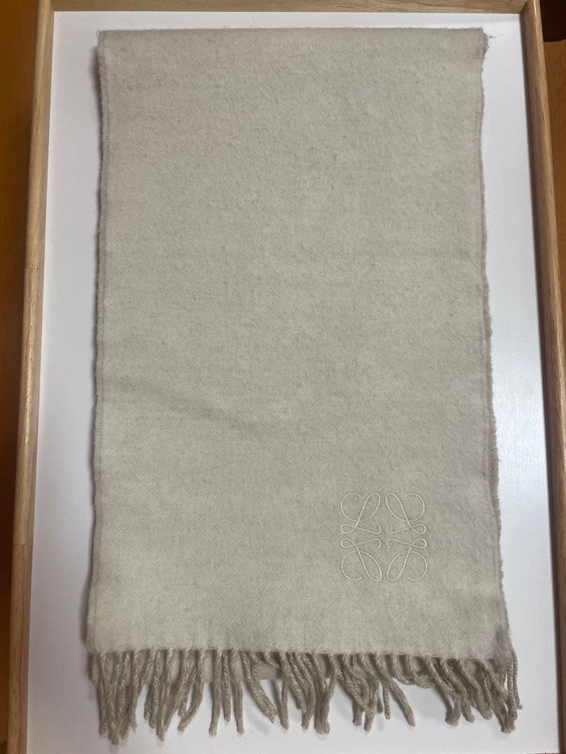 LOEWE ベージュ ウール マフラー フリンジ付き