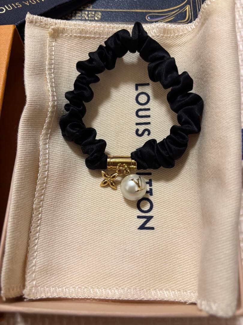 LOUIS VUITTON ルイヴィトン　ヘアゴム パールチャーム付き