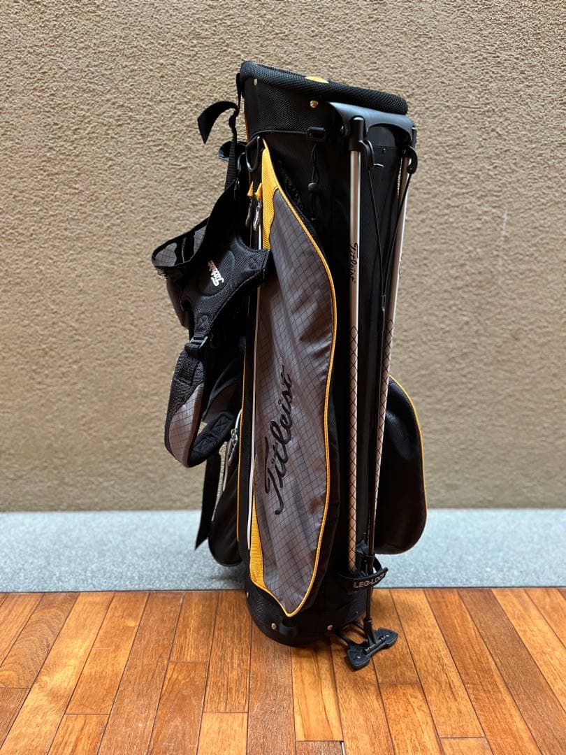 Titleist スタンド式キャディバッグ 8.5型 5分割 ブラック・オレンジ