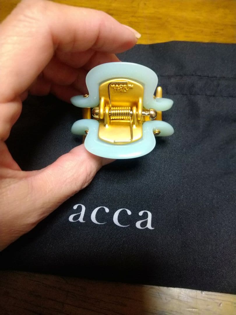 acca ヘアクリップ 青と金 花モチーフ