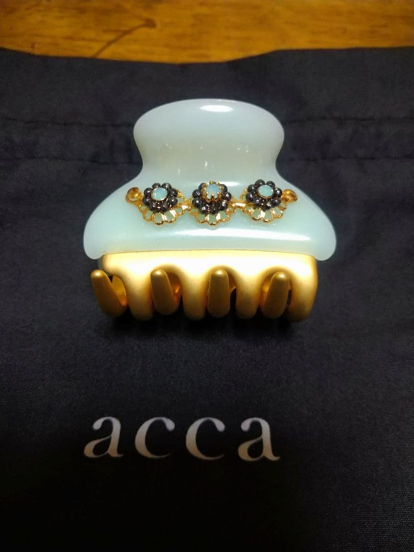 acca ヘアクリップ 青と金 花モチーフ