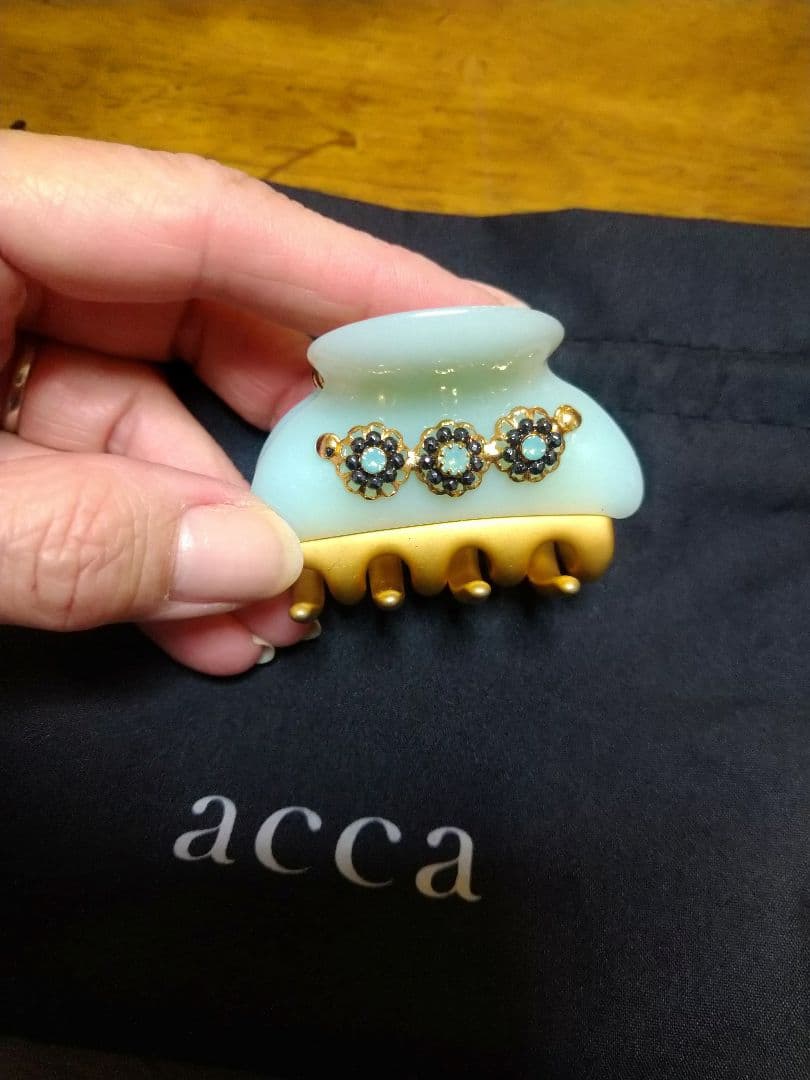 acca ヘアクリップ 青と金 花モチーフ