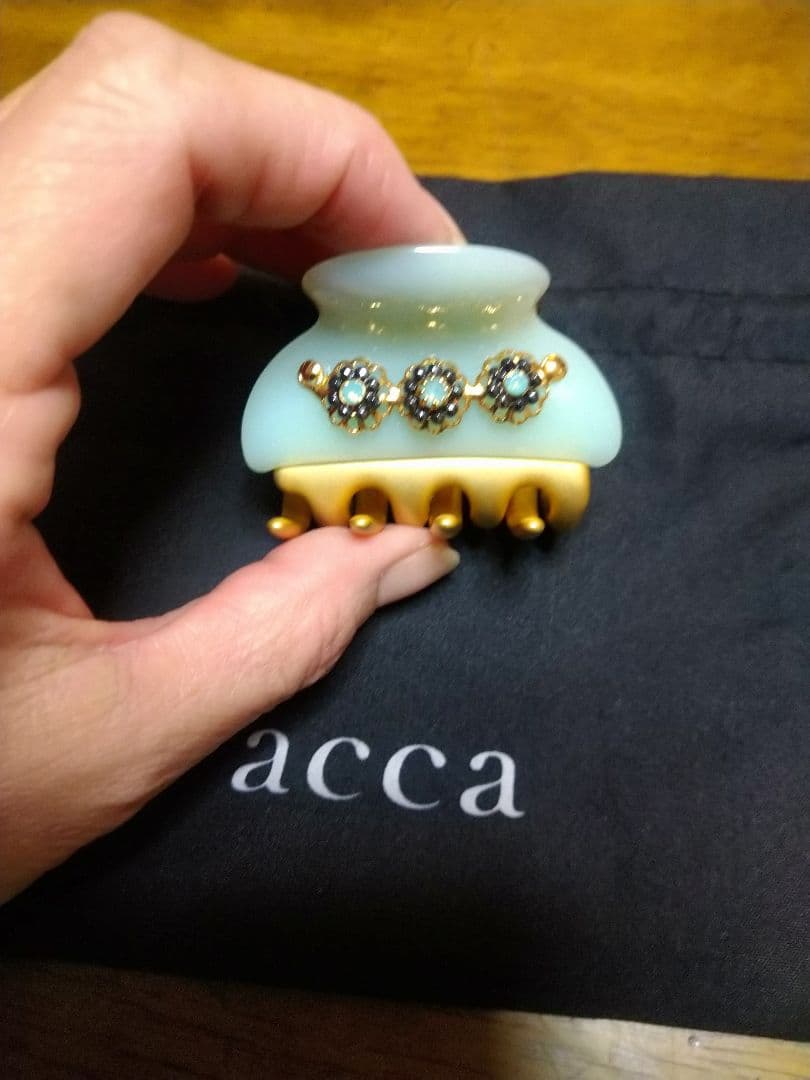 acca ヘアクリップ 青と金 花モチーフ