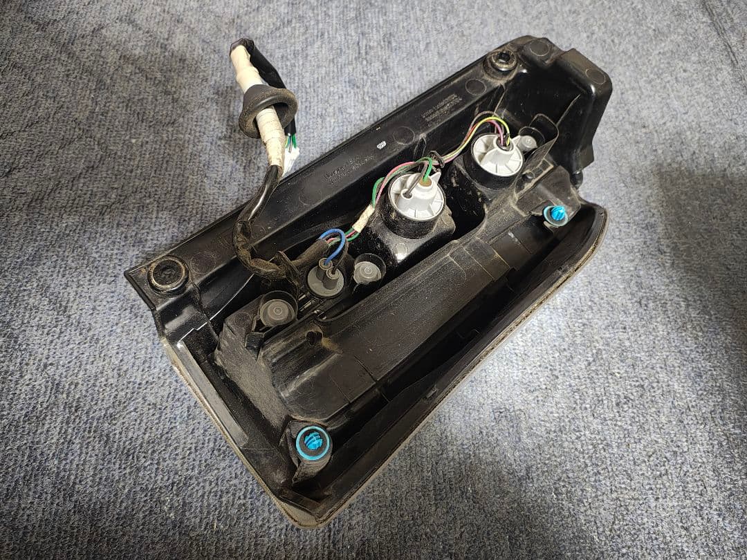 タントカスタム la600S 前期 テールライト 左側