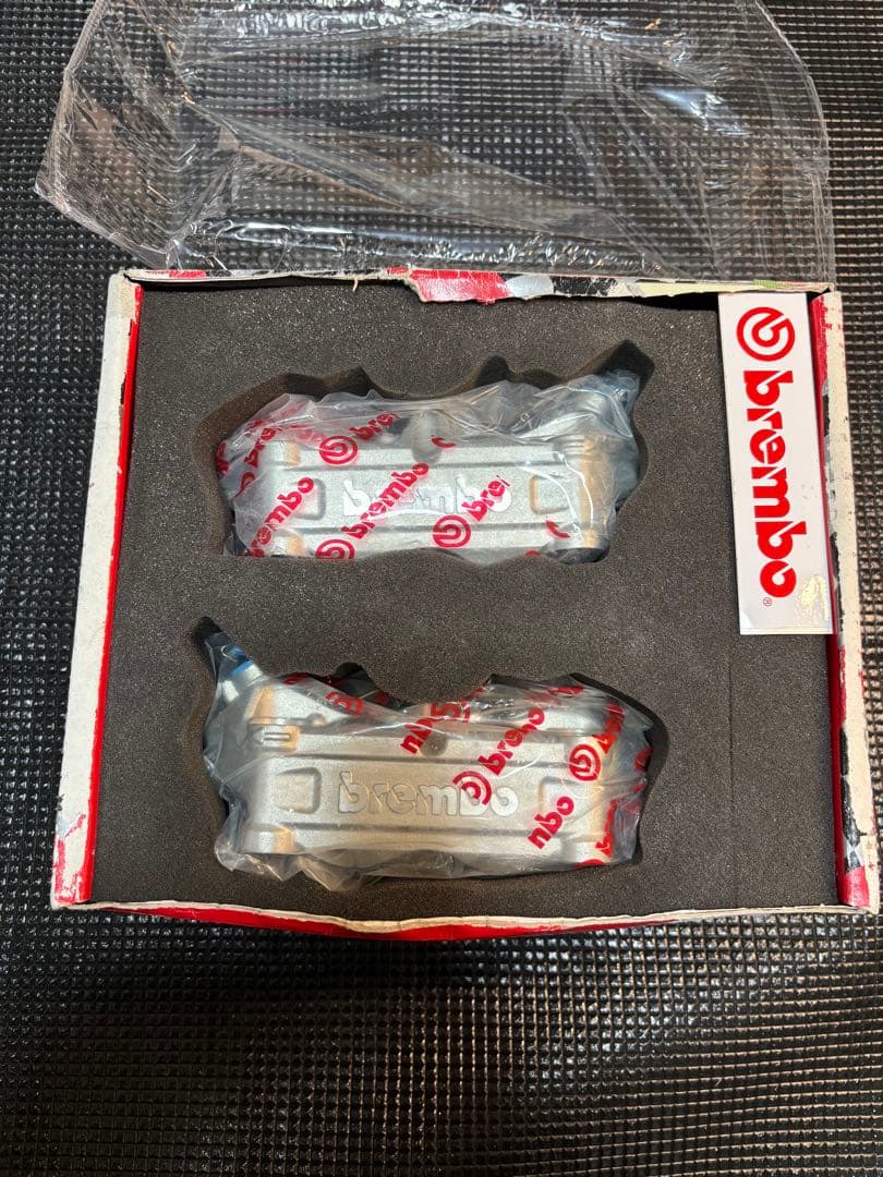 （新品）ブレンボ Brembo 4Pブレーキキャリパー 100㎜ 新品パッド付き