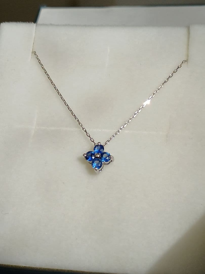 少し訳ありなのでお買得☆K10☆ブルーサファイア☆ホワイトゴールドネックレス