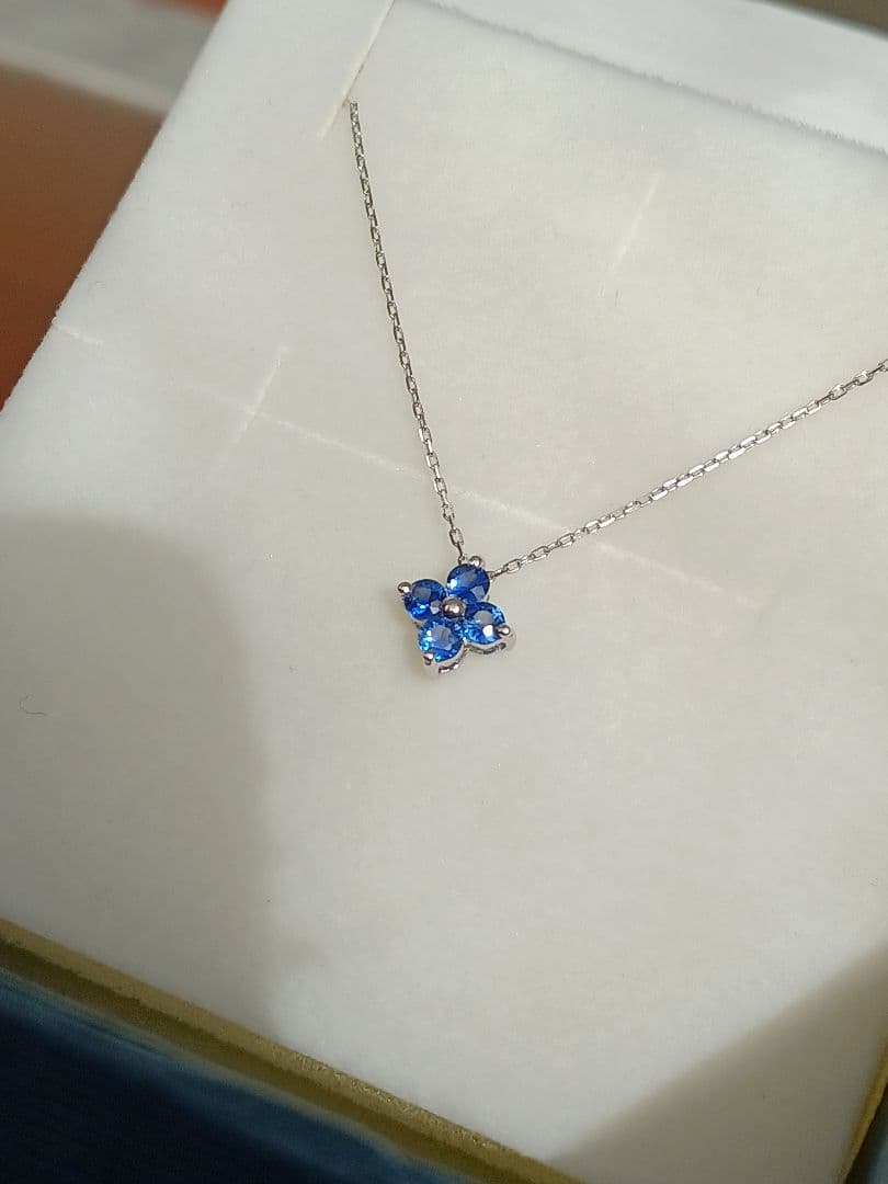 少し訳ありなのでお買得☆K10☆ブルーサファイア☆ホワイトゴールドネックレス